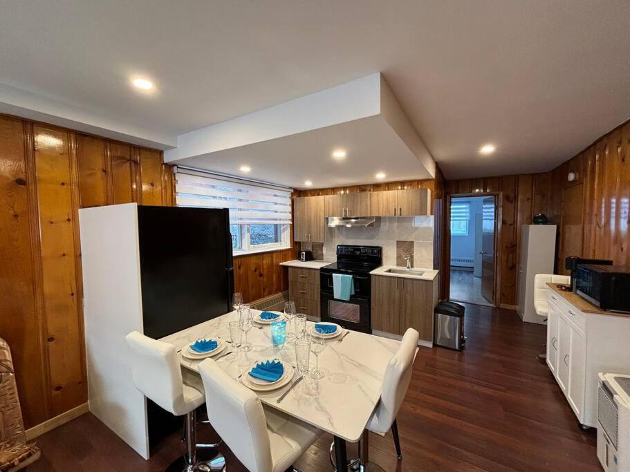 Cozy Spacious Work Friendly Lotus With Garden View High Speed Free Wi Fi And Parking Adjacent To Downtown Монреаль Екстер'єр фото