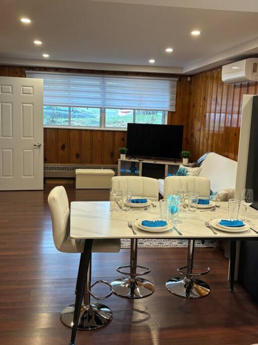 Cozy Spacious Work Friendly Lotus With Garden View High Speed Free Wi Fi And Parking Adjacent To Downtown Монреаль Екстер'єр фото